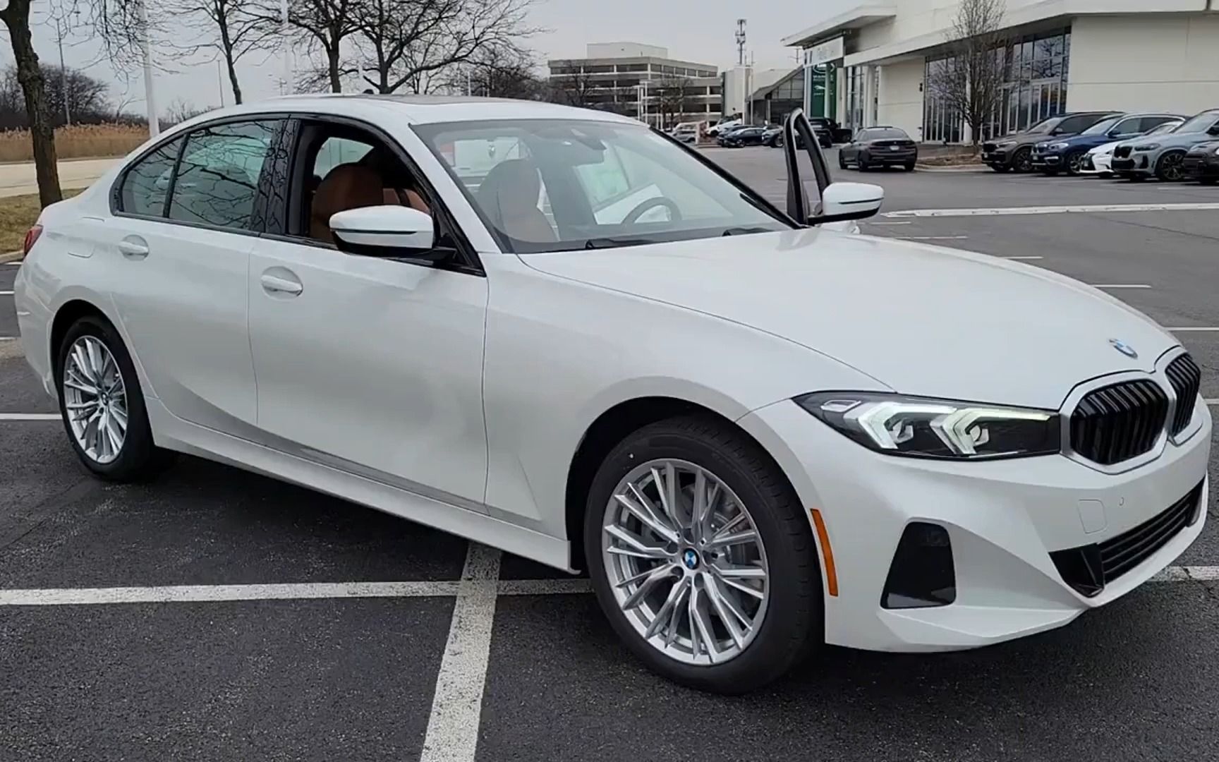 新车鉴赏|2023款宝马3系白色,外观与内饰展示