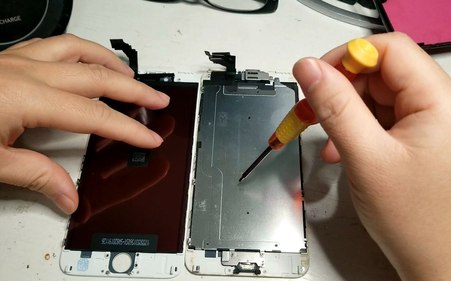 上次换电池的苹果6p屏幕摔坏了自己动手更换屏幕