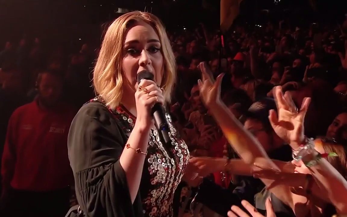 adele - someone like you (live - glastonbury 2016)-还是万人大