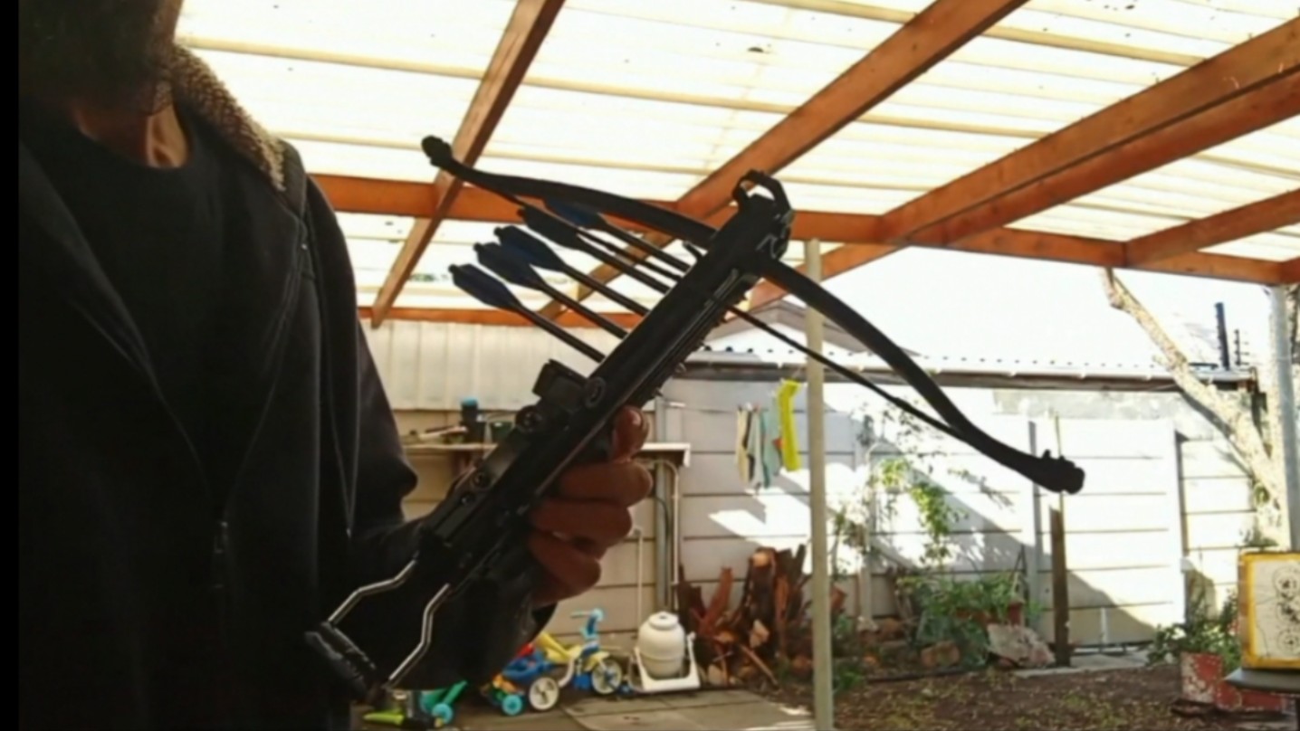 国外小哥的小手弩,近距离射靶