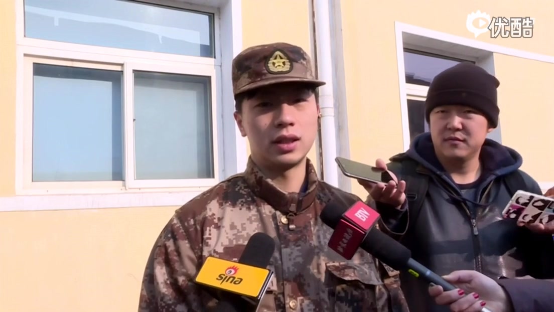 【马龙】2015年底军训---拆枪装枪1分钟 20151230