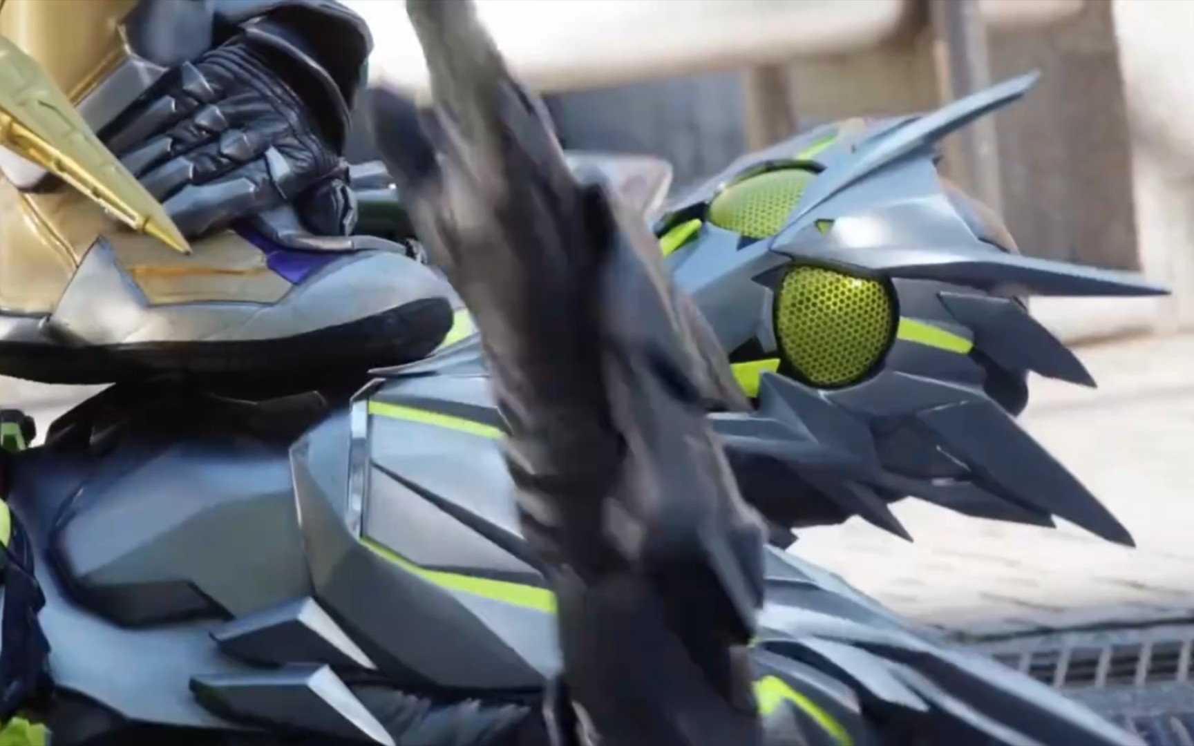 假面骑士零一:刃要毁掉伊兹,怎料不破突然清醒,拦下致命攻击