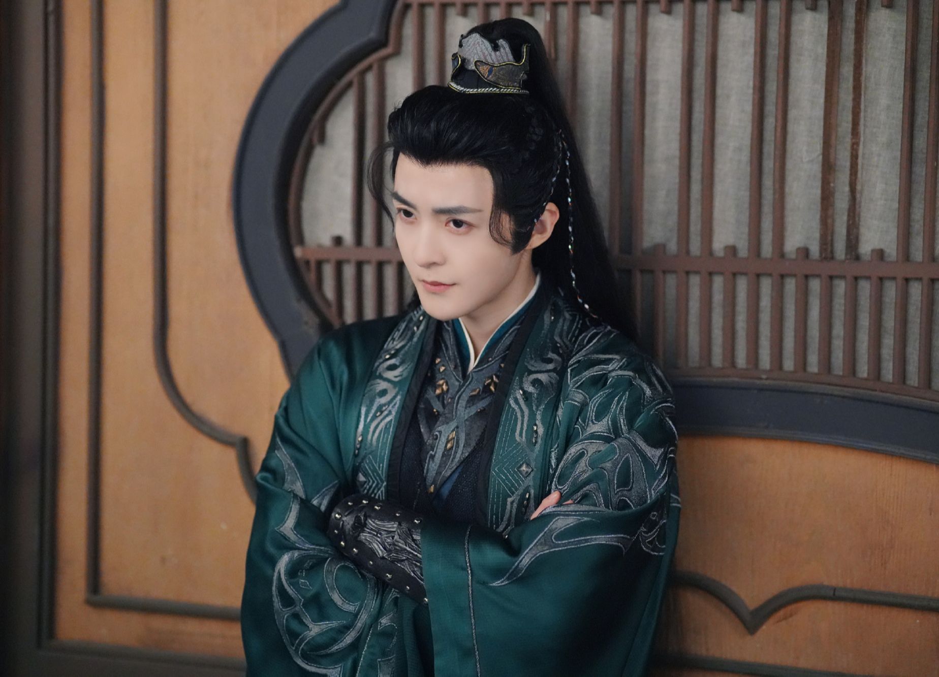 管栎《将嫁》王爷迎风持剑好霸气!