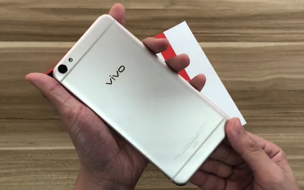 899元买了一台vivo X7开箱,手机上手那一刻:光颜值就值1000块!哔哩哔哩bilibili