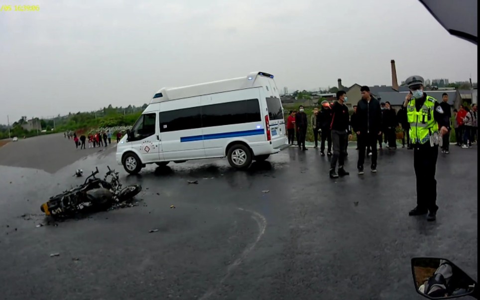 [图]清明节太平山事故，摩托车当场烧没了