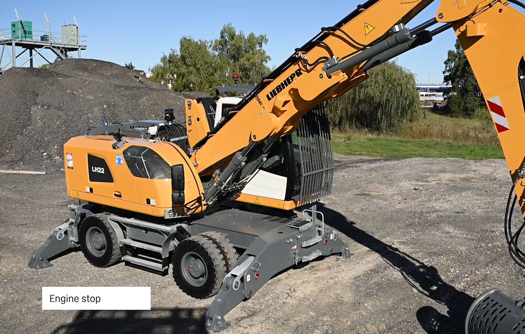 利勃海尔lh22轮式抓料机操作教程