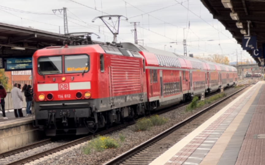 德铁db br114电力机车 牵引区域铁路(rb51)双层车底 离开哈瑙主火车站