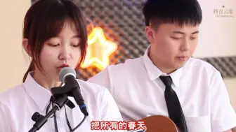 Скачать видео: 蓝光乐队  春風十里_小姐姐翻唱《春風十里》，嗓音如沐春風，所有的酒都不如你