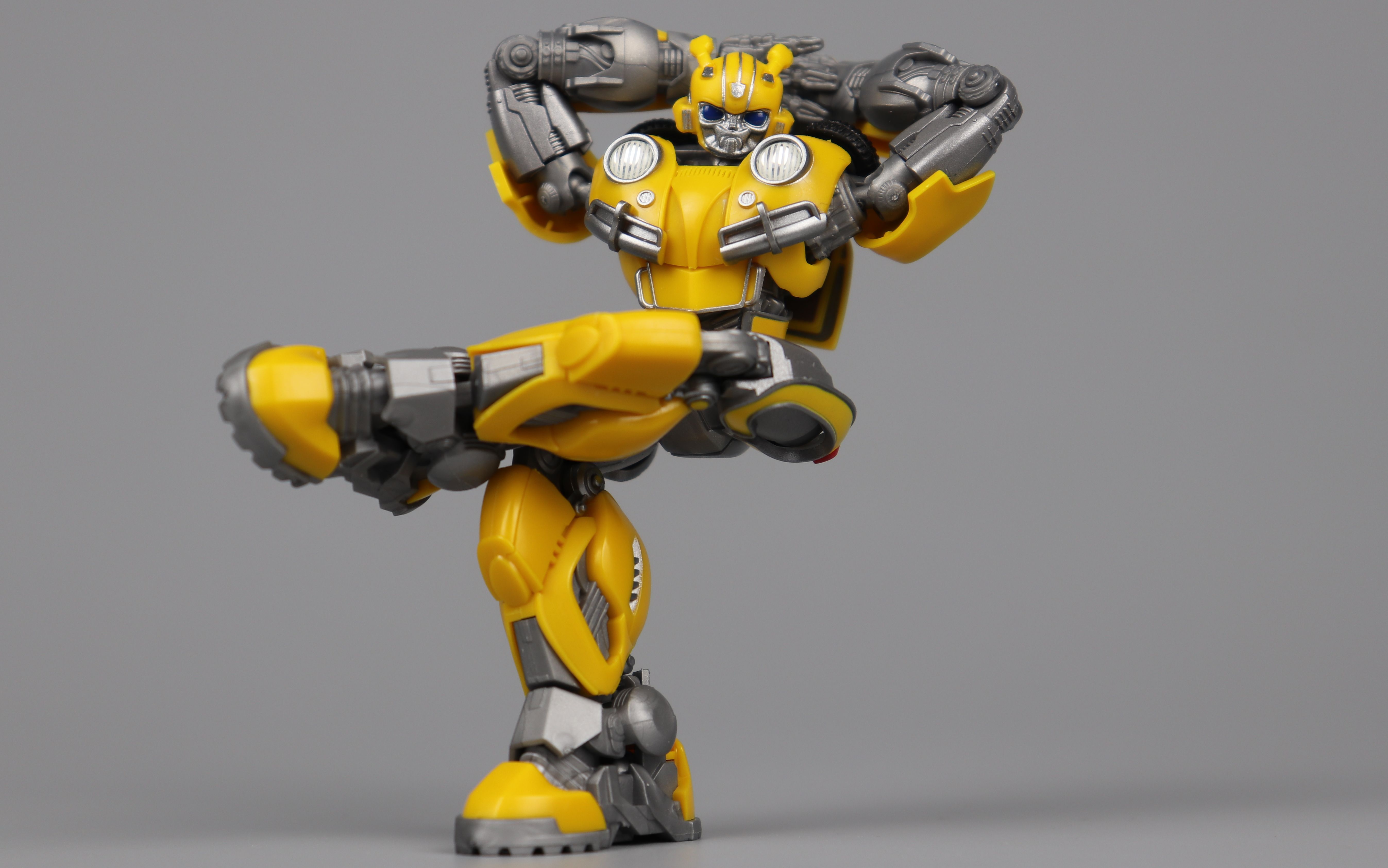 开盒分享小号手模型拼装版大黄蜂