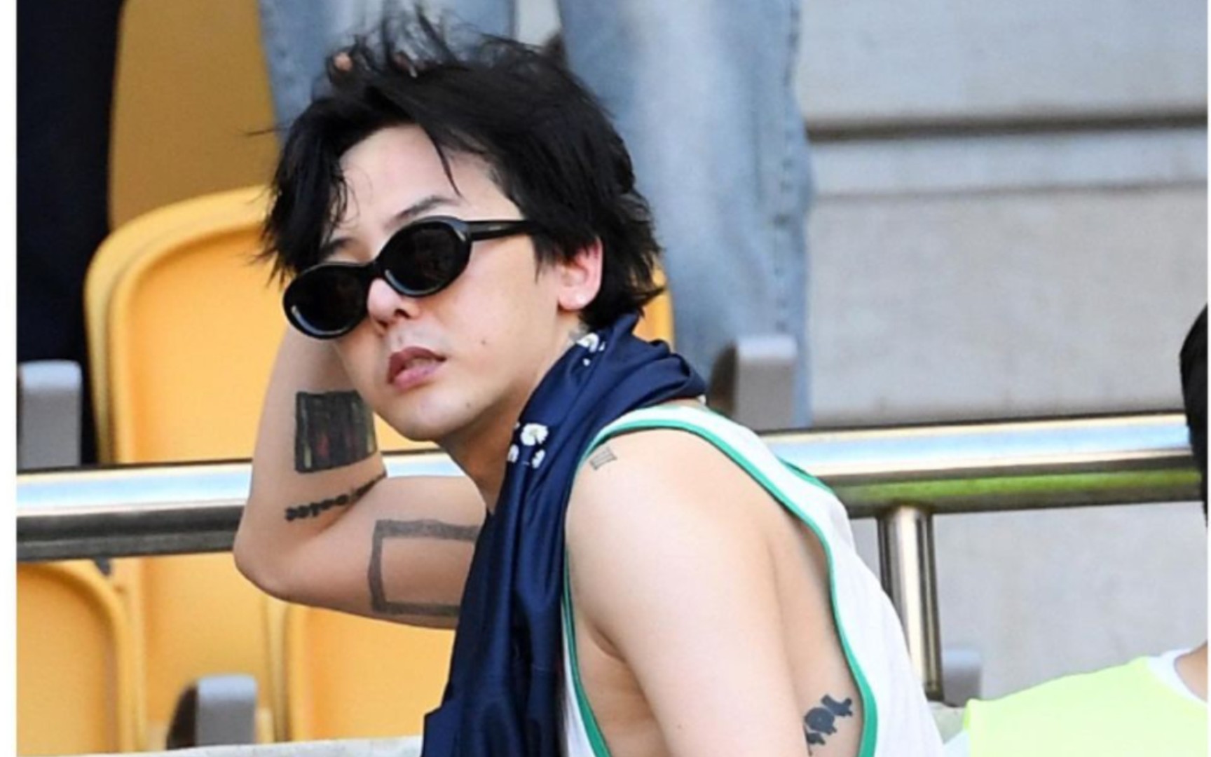 权志龙和内马尔同框,联名球衣都出了,歌呢?歌呢!八月了哈,我等你