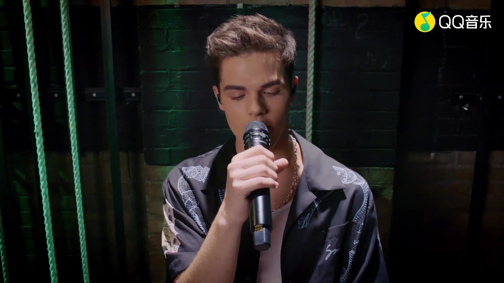 aj mitchell-slow dance (live at 2019 mtv video music awards)