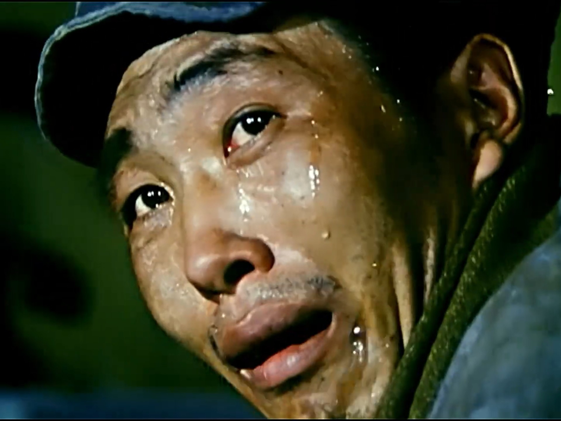 “你们还敢往乡亲们中间站吗！”
