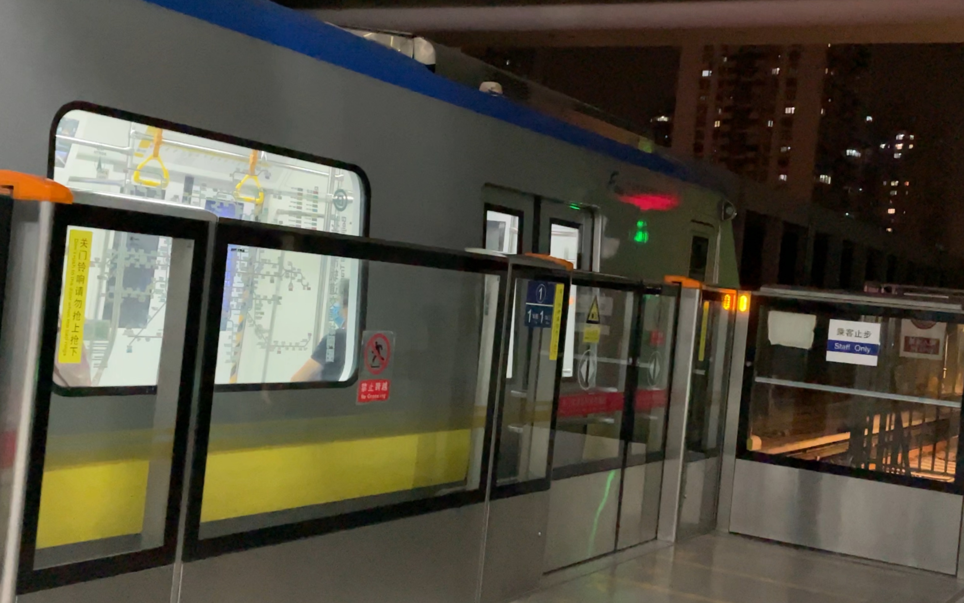 北京地铁13号线h416车组驶出西二旗站