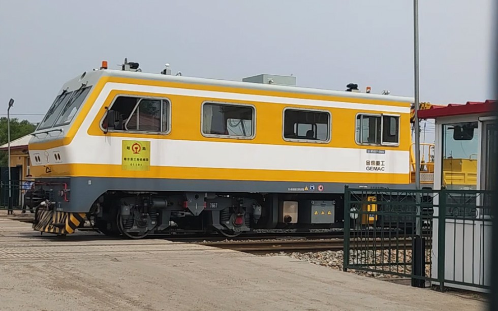 偶遇哈局修路车