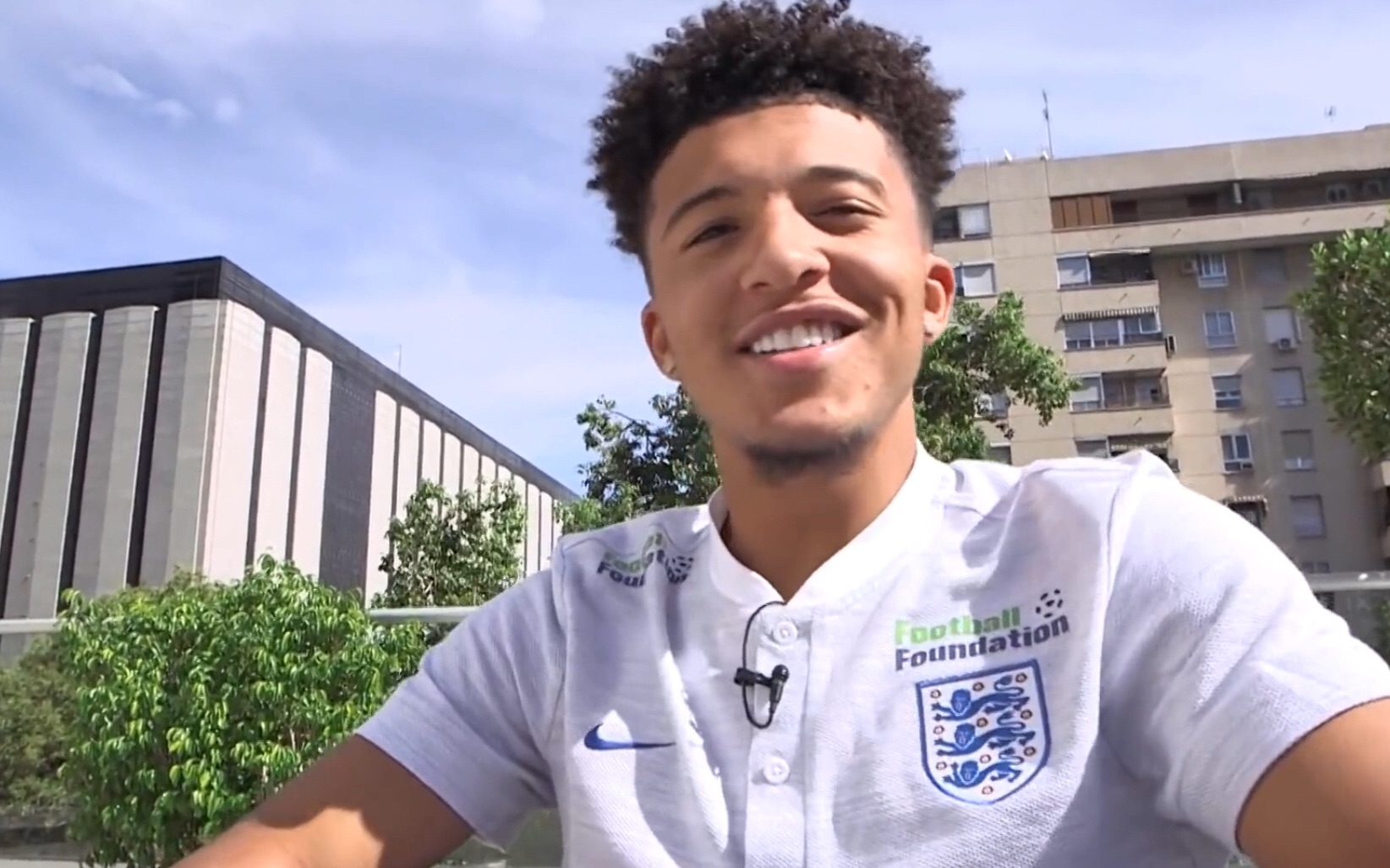 英格兰小将杰登·桑乔在instagram与粉丝互动_哔哩哔哩 (゜-゜)つロ