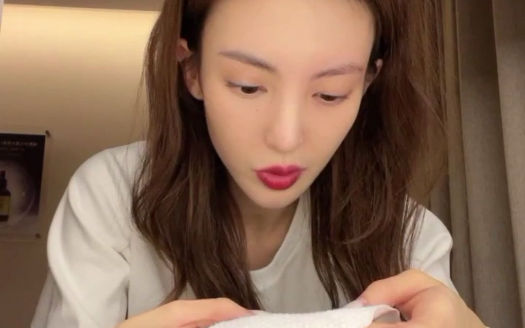 金晨210122直播洗脸卸妆素颜出镜