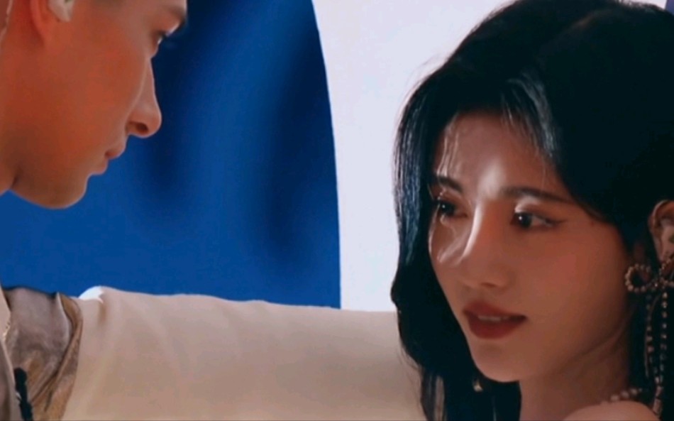 壁咚鞠婧祎还单膝下跪,龚俊都忍不住磕糖!