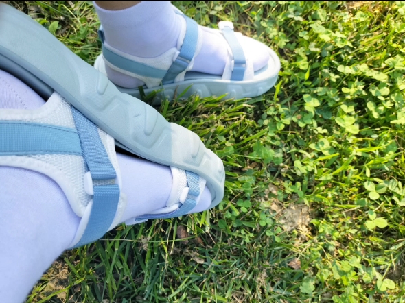 白袜凉鞋逛公园喽