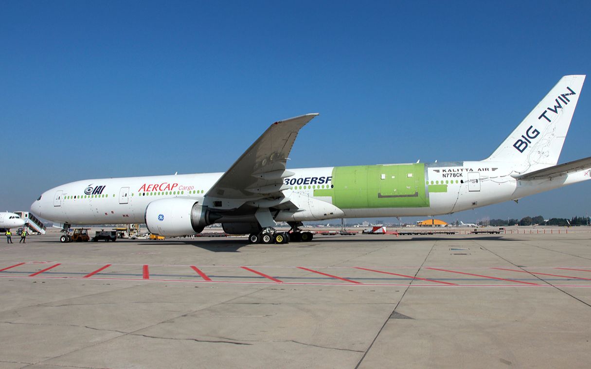 全球首架客改货777-300er建造过程