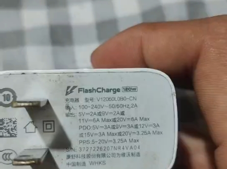 手机正反插都可以,但是充电头必须区分正反,如果插反了就触发不了快充,之前没有这个问题求大佬解惑