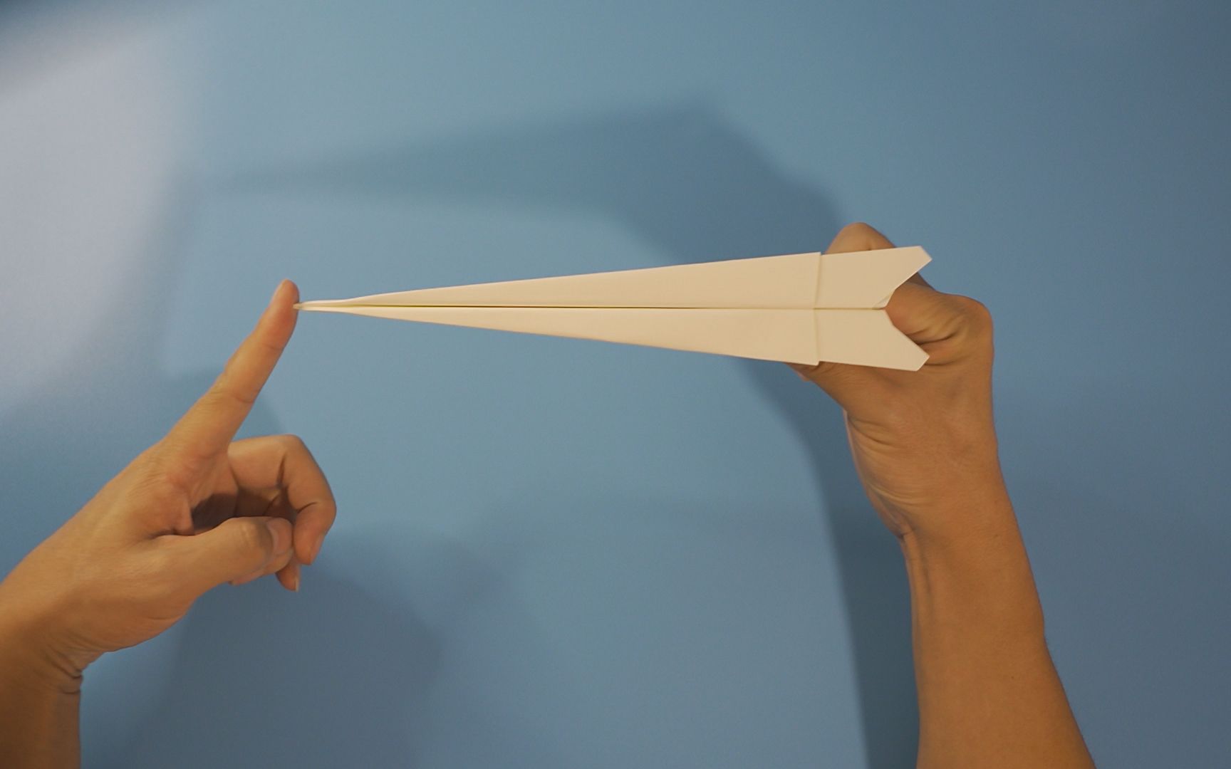 你小时候肯定玩过弹射纸飞镖