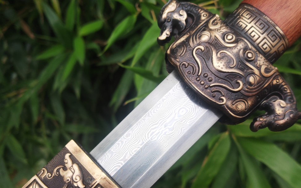 百炼花纹钢收腰铜装环首八面汉剑550实拍漏一下