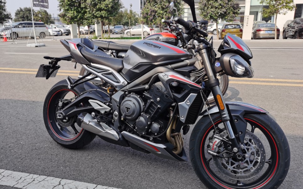 白嫖凯旋青蛙王子765streettriplers和bobberblack