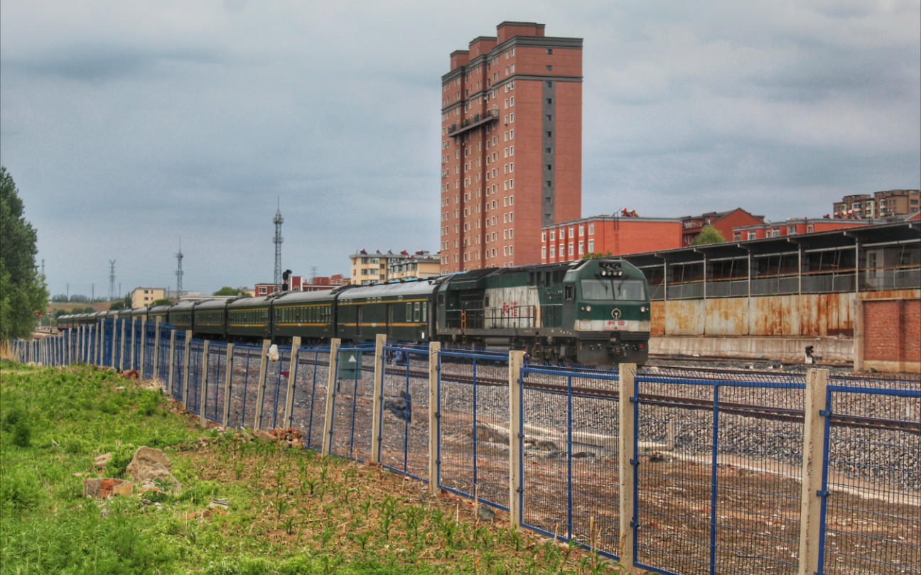 活动作品货机带客白泉站00470次挂车作业