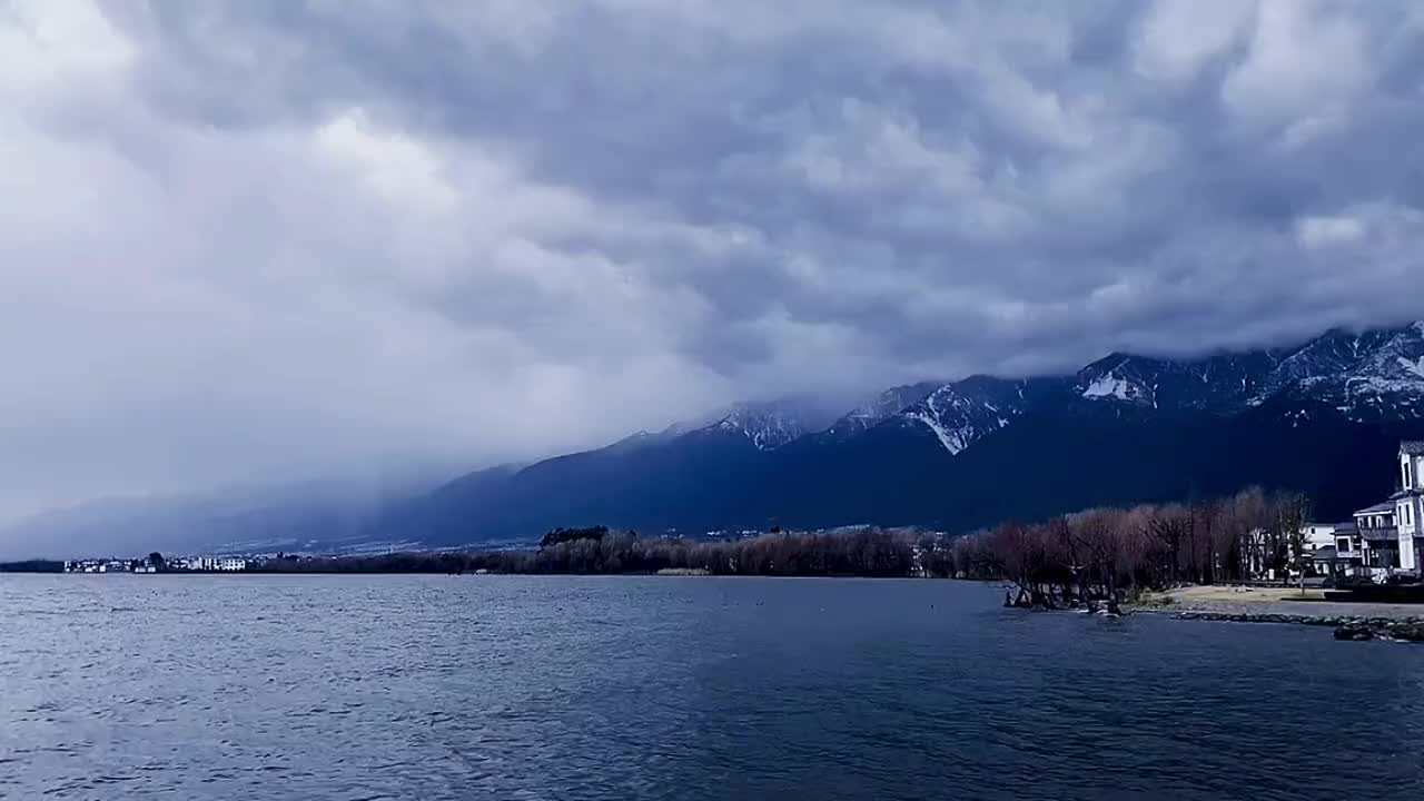 仓山雪洱海月图片