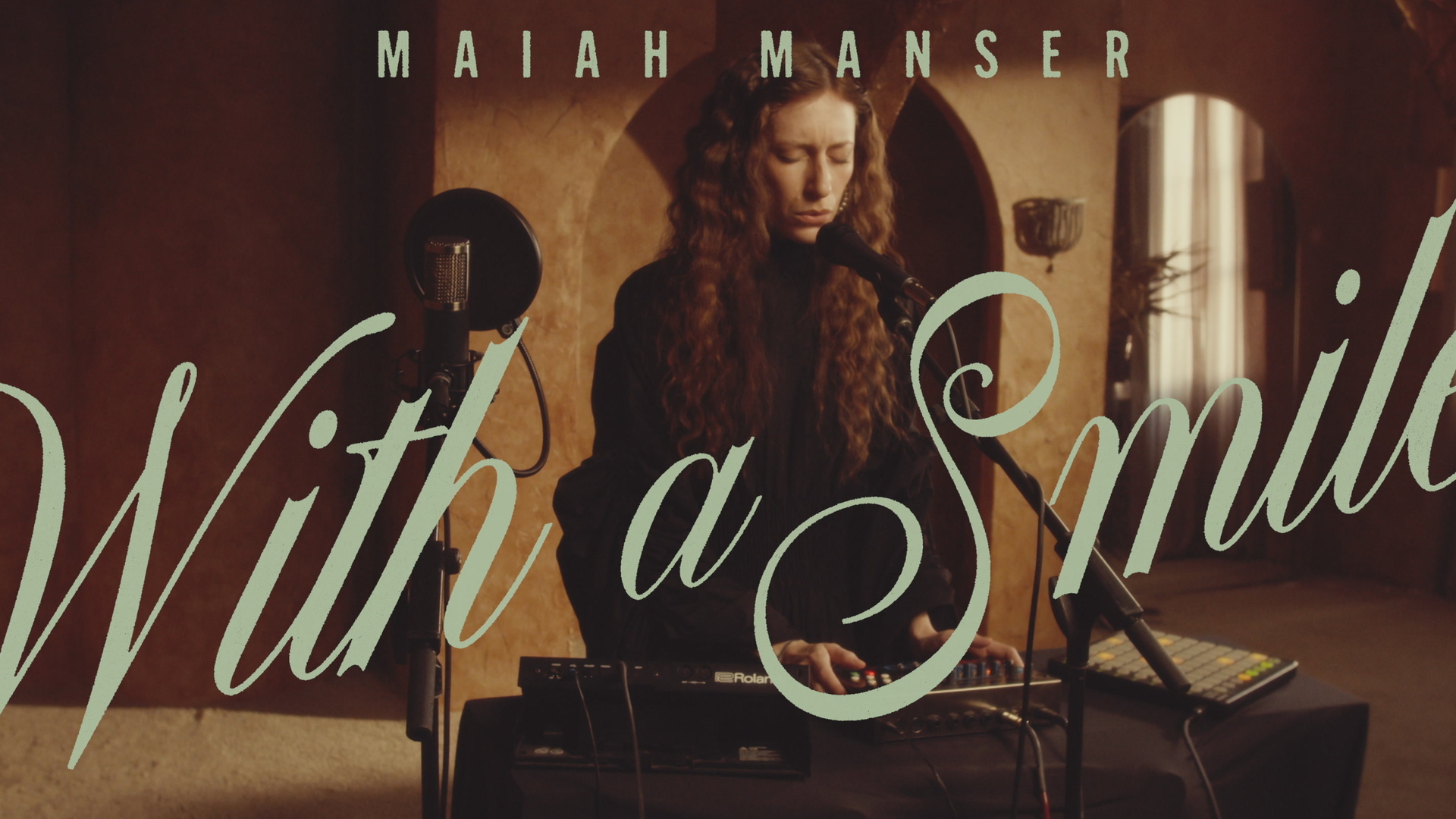 [图]Maiah Manser「With A Smile (Performance Video)」