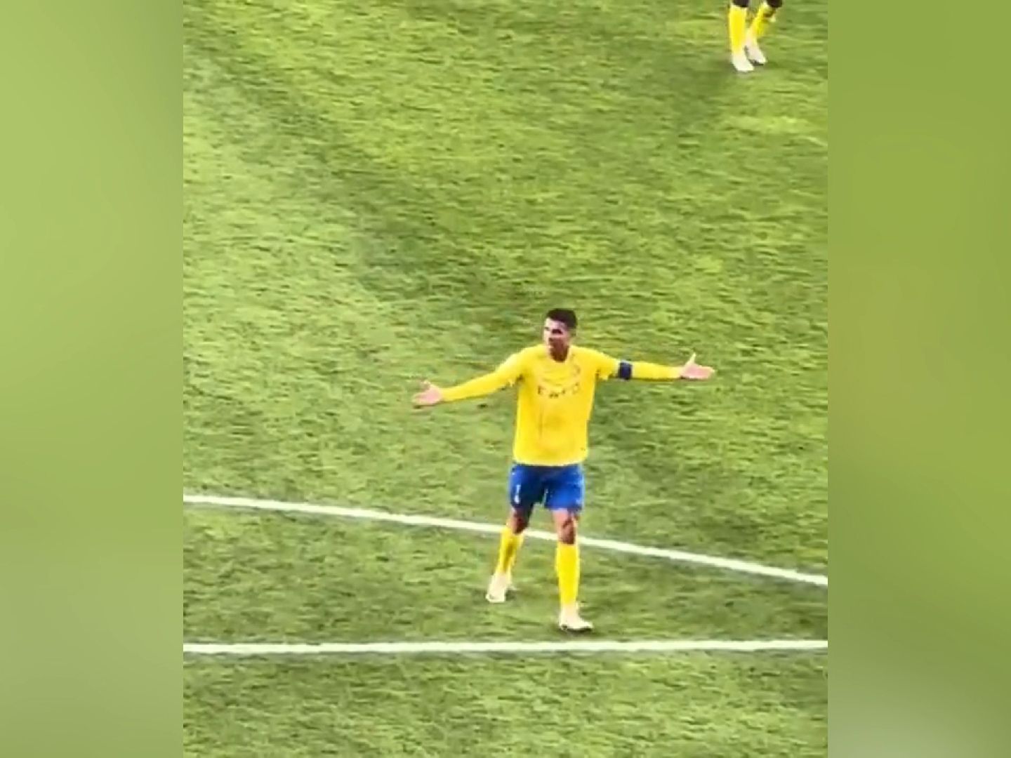 冠军悬了!c罗吞连败,赛后球迷高喊梅西,落后榜首多达9分