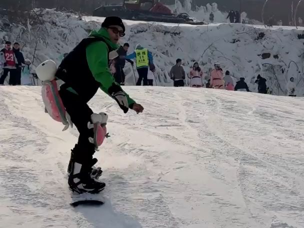 冬天滑雪还是得嵩山滑雪场不仅便宜还能看演出 而且不用带雪服雪具!哔哩哔哩bilibili