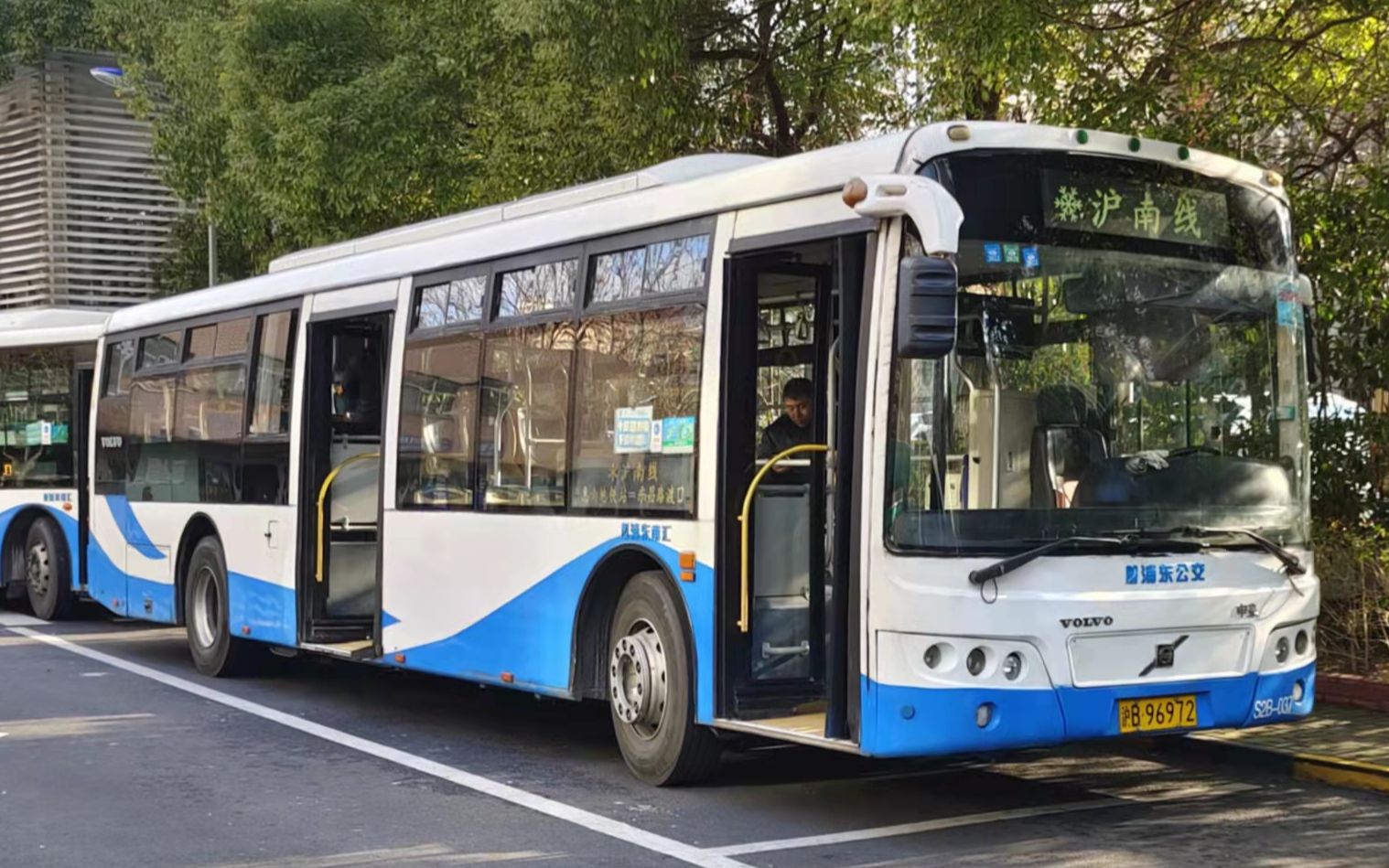 【上海公交】沪南线s2b 趴趴·东昌路渡口·进站 前车s0k-002 后车s2b