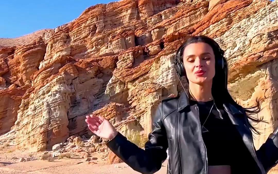 脑袋不听使唤了#国外美女dj#重低音dj#硬曲dj推荐#炸街dj#车载越鼓dj