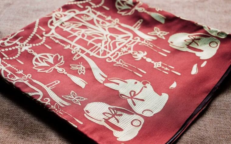 【汉服开箱】红兔子马面裙 顾七工作室/五蕴盛 明制汉服_哔哩哔哩 (゜