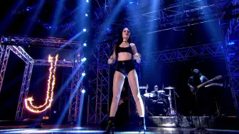 Video herunterladen: Jessie J《Bang Bang》《Burnin' Up》(with Kid Ink)The MOBO Awards20141022