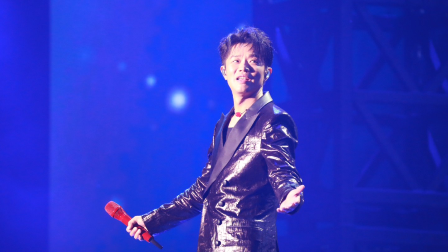 曾毅 最炫的曾毅 最炫的舞台 凤凰传奇演唱会 最炫民族风