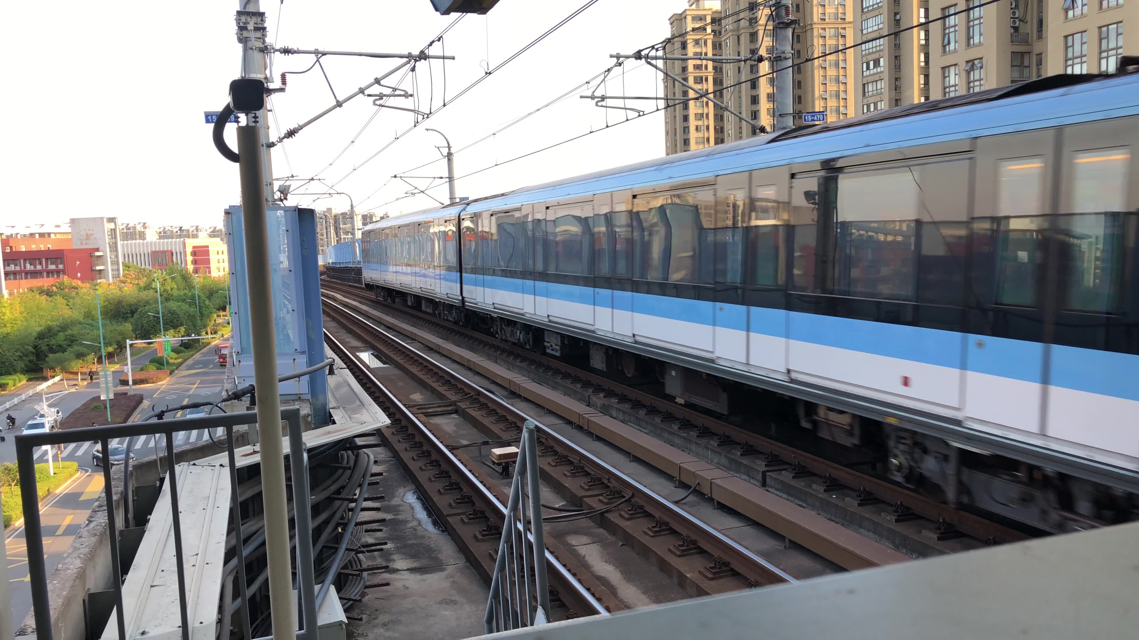 南京地铁1号线083084号车南京交院站往中国药科大学出站