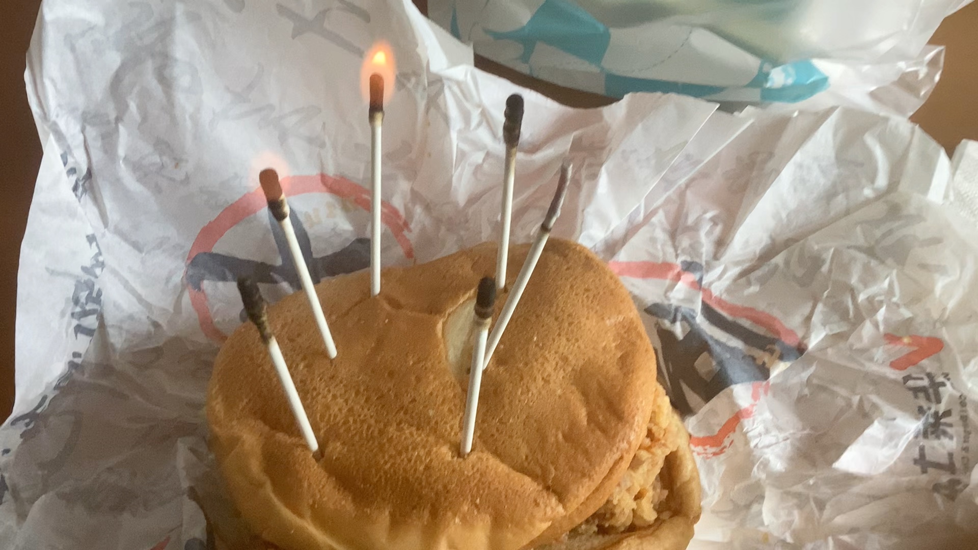 穷逼过生日现状[苦涩],极简主义风格[捂脸][捂脸][捂脸]