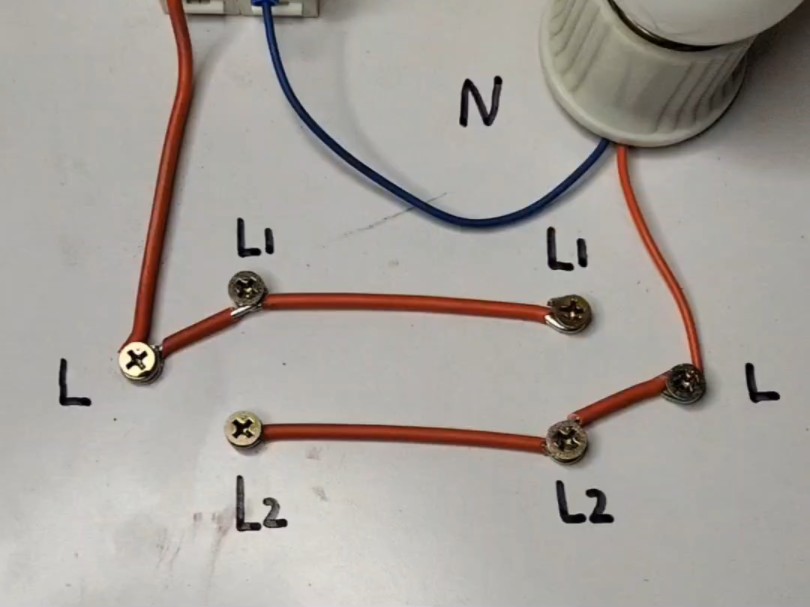 一灯双控的工作原理和实物接线,一目了然哔哩哔哩bilibili