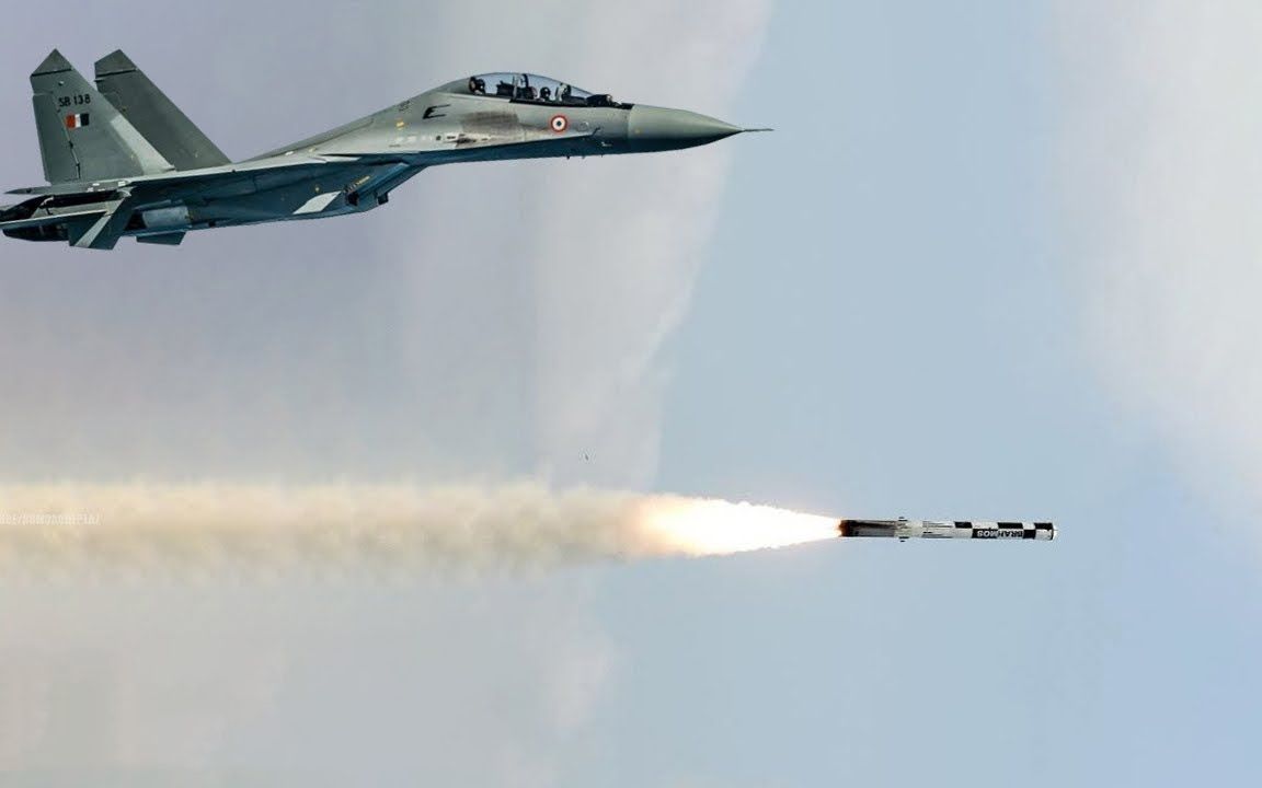 印军战机发射新导弹,成功击沉靶舰,印媒:可打击中国腹地