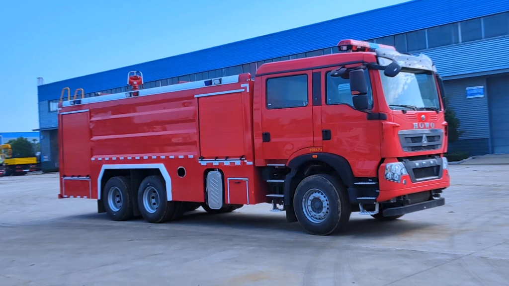 国六重汽豪沃后八轮12立方水罐泡沫消防救援车#消防车 #后八轮消防车