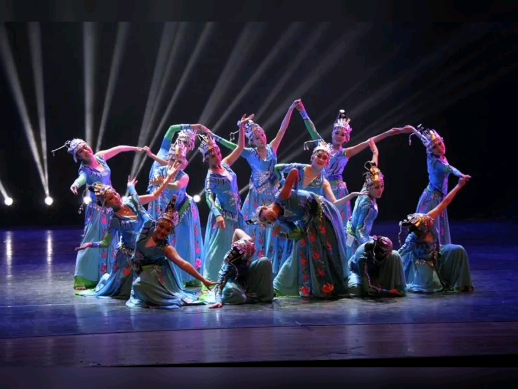 好看的民族舞蹈跳起来