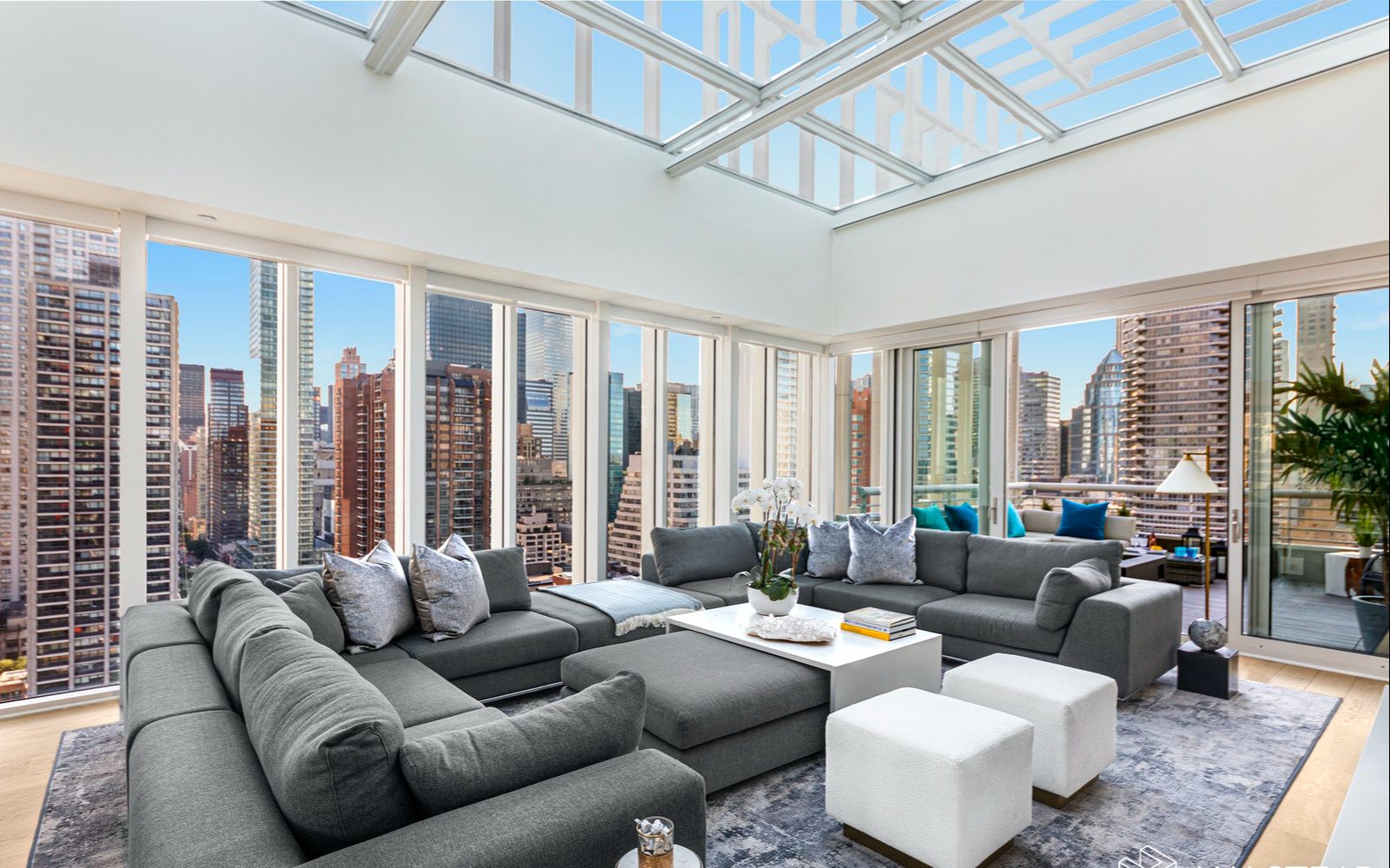 位于纽约曼哈顿的一座令人惊叹的现代顶层公寓301e61stst19anewyorkny