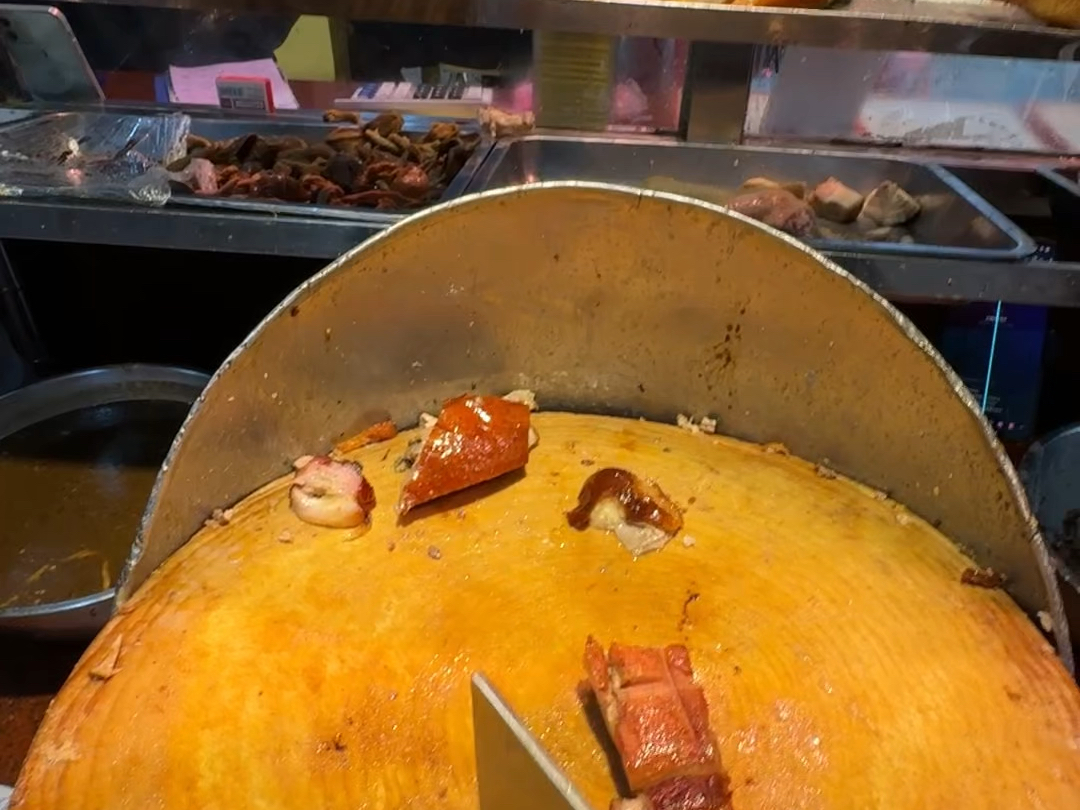 现在好起来了，随便卖两个快餐就几千块，也不知道小哥哥家里是什么条件#广式烧腊 #美食