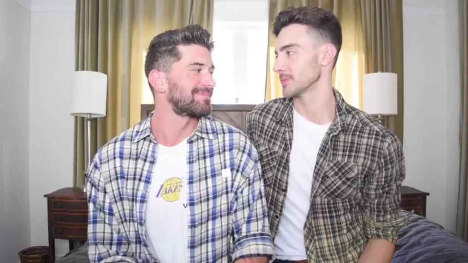 【chris damned】【travis bryant】* star bares it all