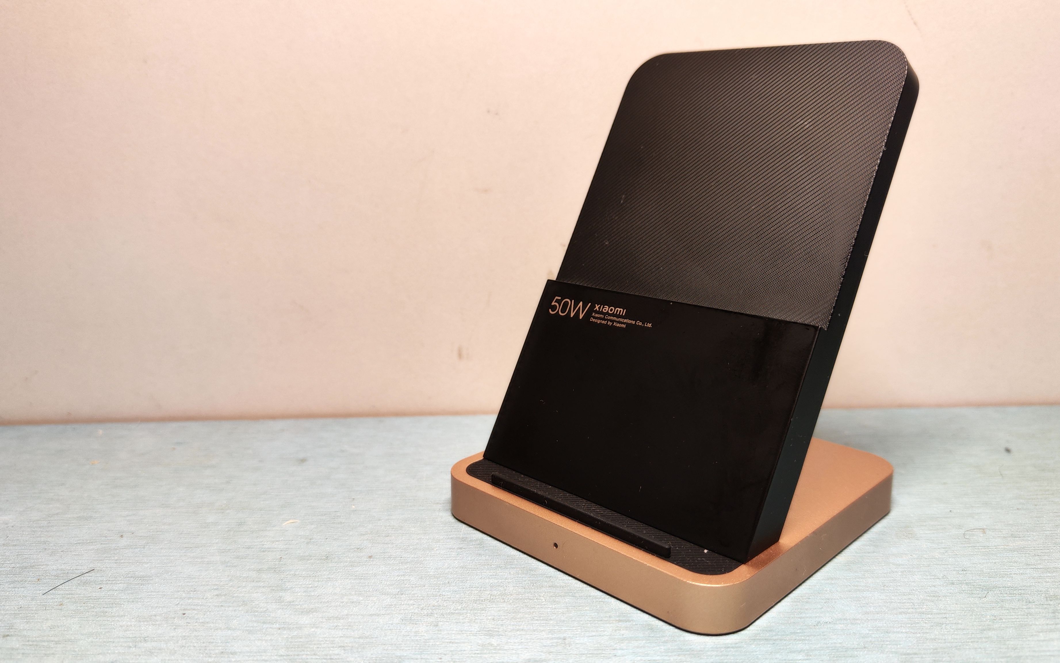 开箱体验很好的50w无线充电座