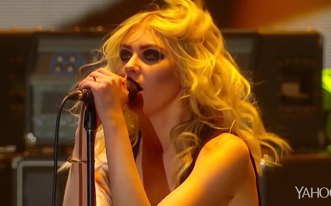 theprettyreckless2015rockinriousa