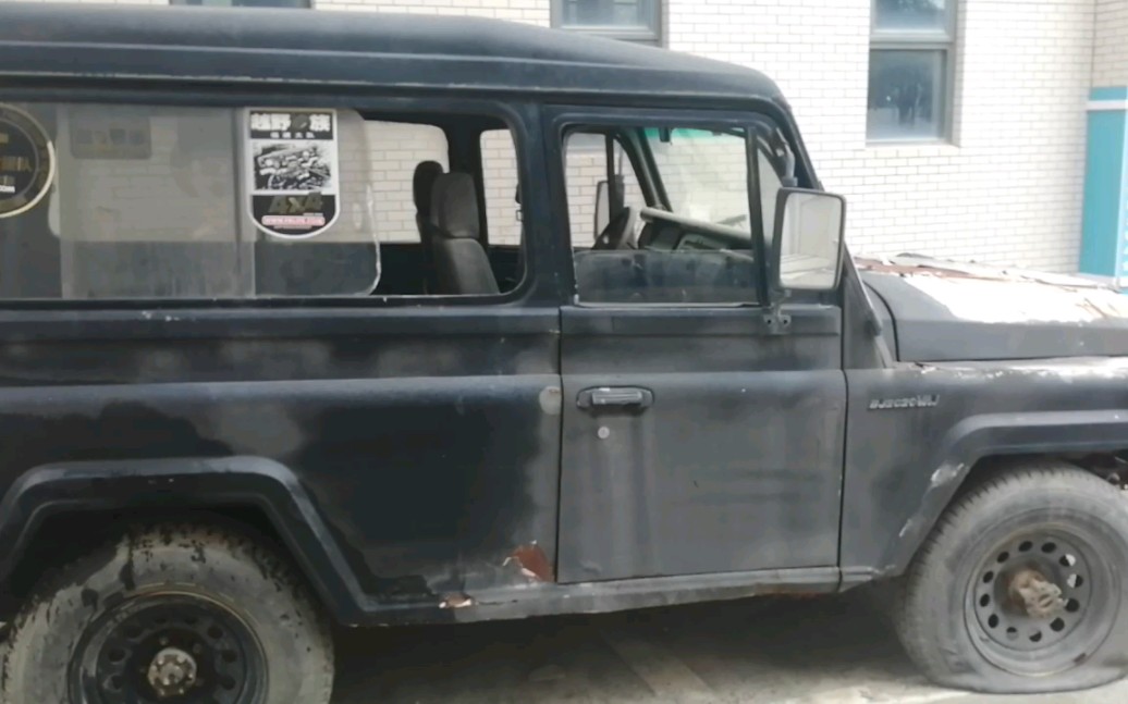 学校里废弃的越野车【北汽bj2020vaj】