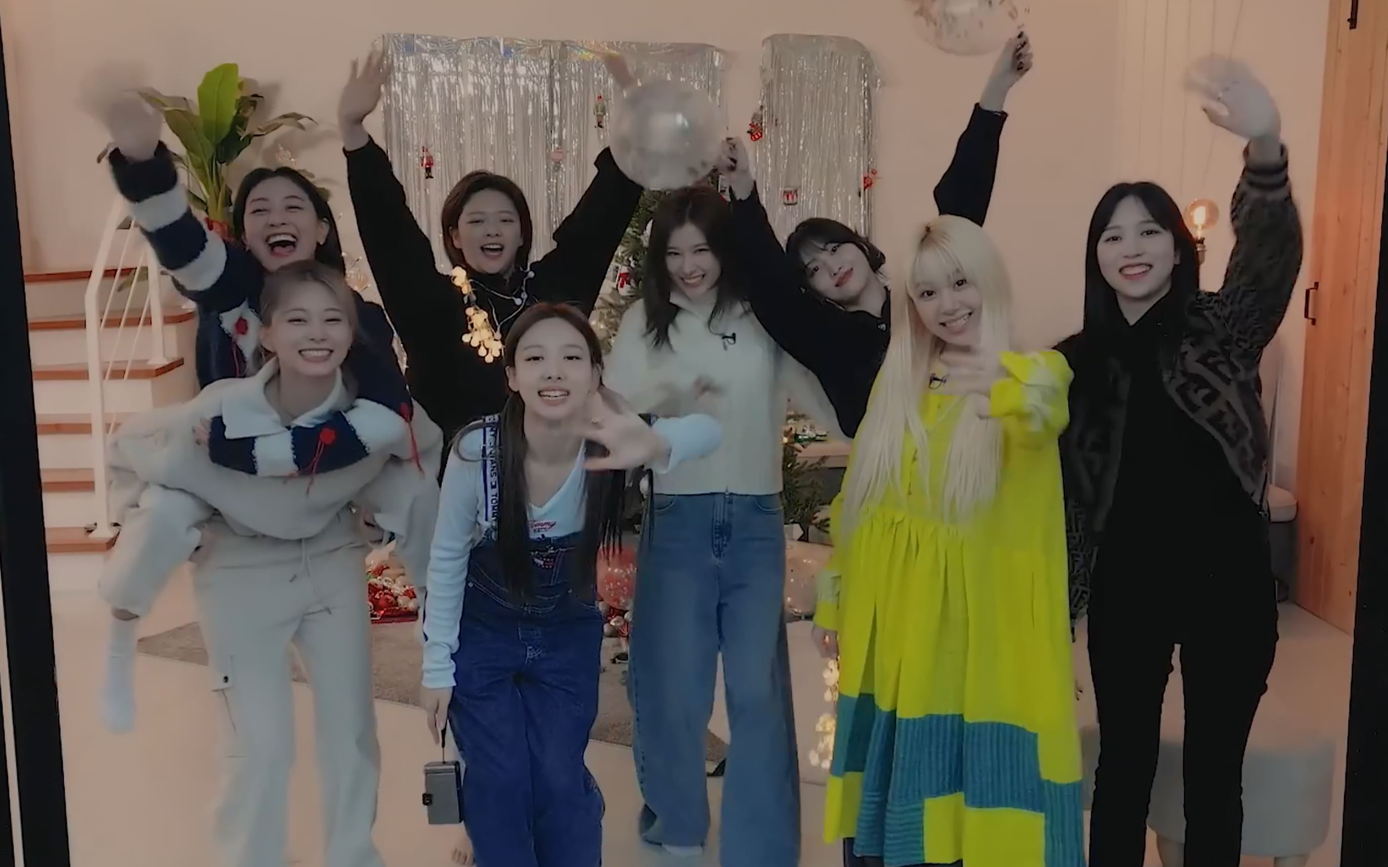 [图]TWICE - Merry & Happy 2022 版